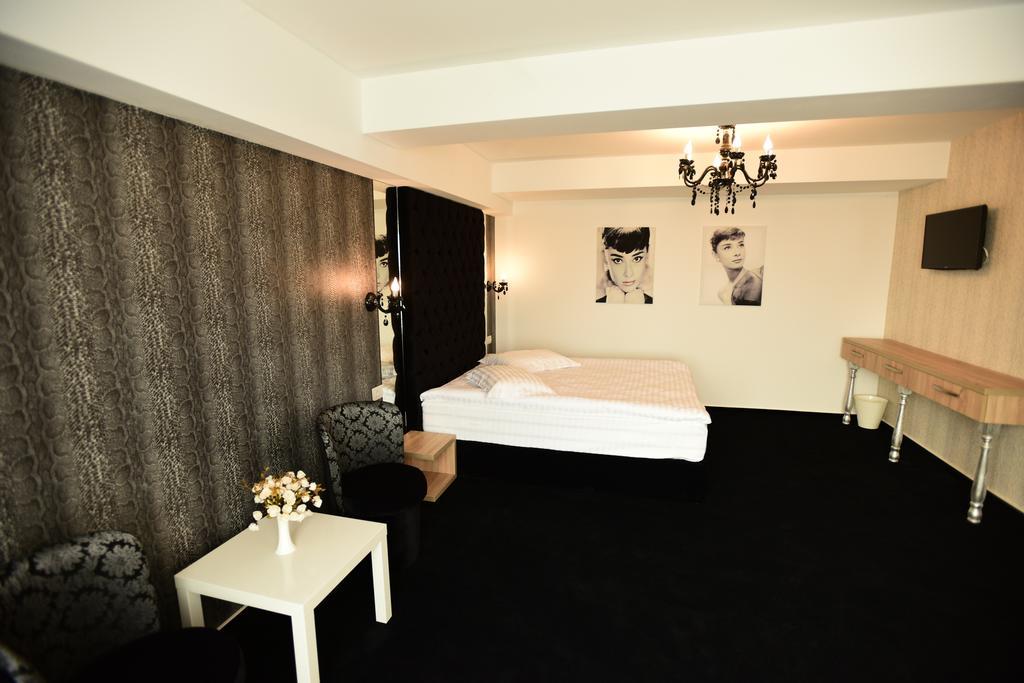 La Rocca Boutique Hotel Craiova Esterno foto