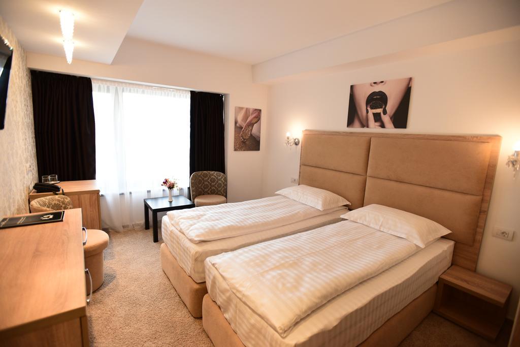 La Rocca Boutique Hotel Craiova Esterno foto