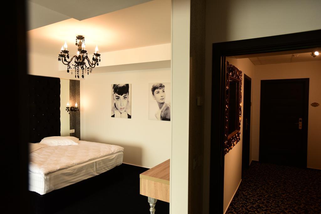 La Rocca Boutique Hotel Craiova Esterno foto