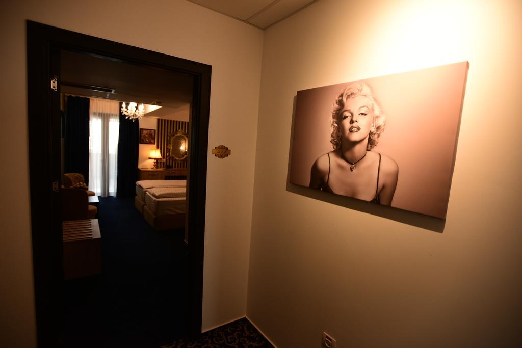 La Rocca Boutique Hotel Craiova Esterno foto