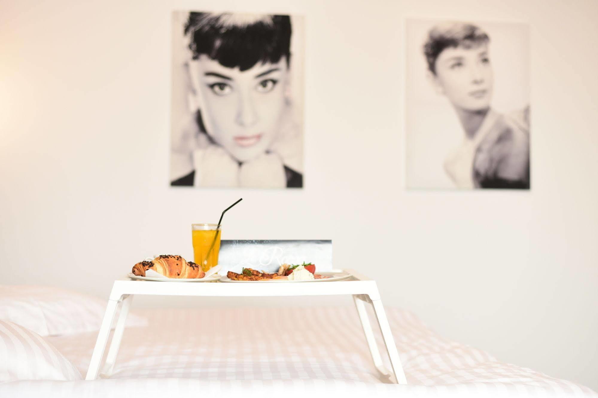 La Rocca Boutique Hotel Craiova Esterno foto