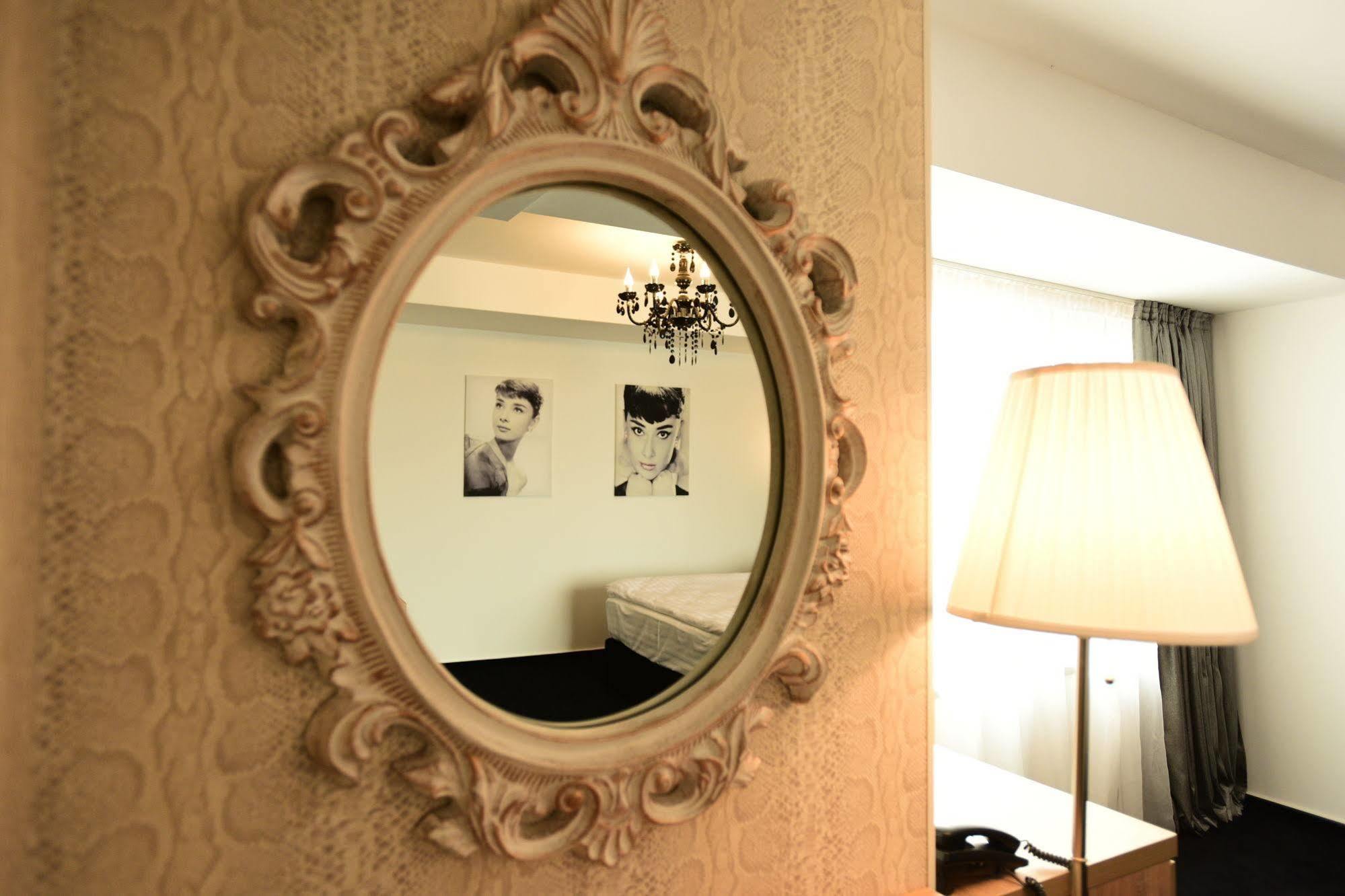 La Rocca Boutique Hotel Craiova Esterno foto