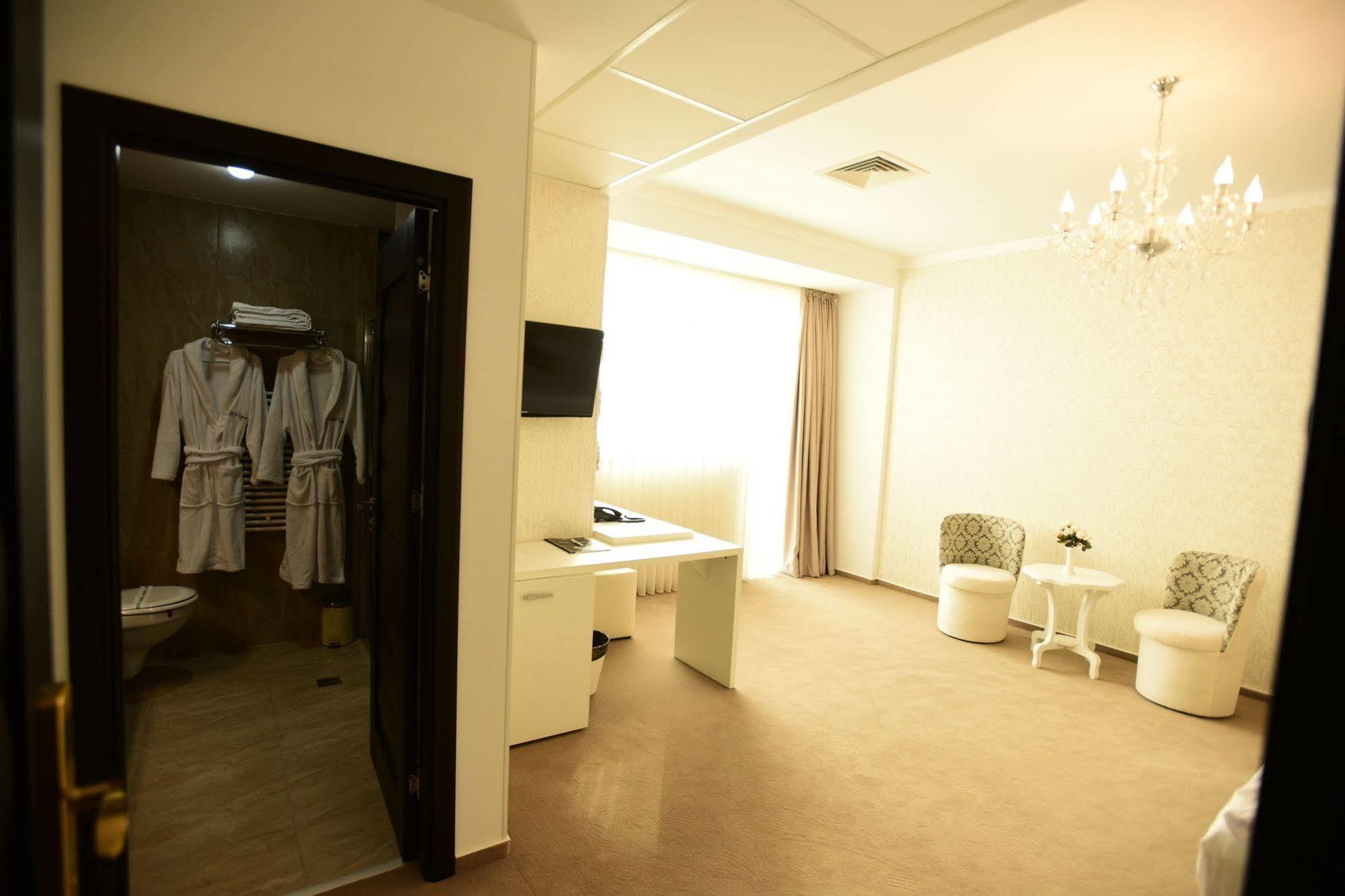 La Rocca Boutique Hotel Craiova Esterno foto