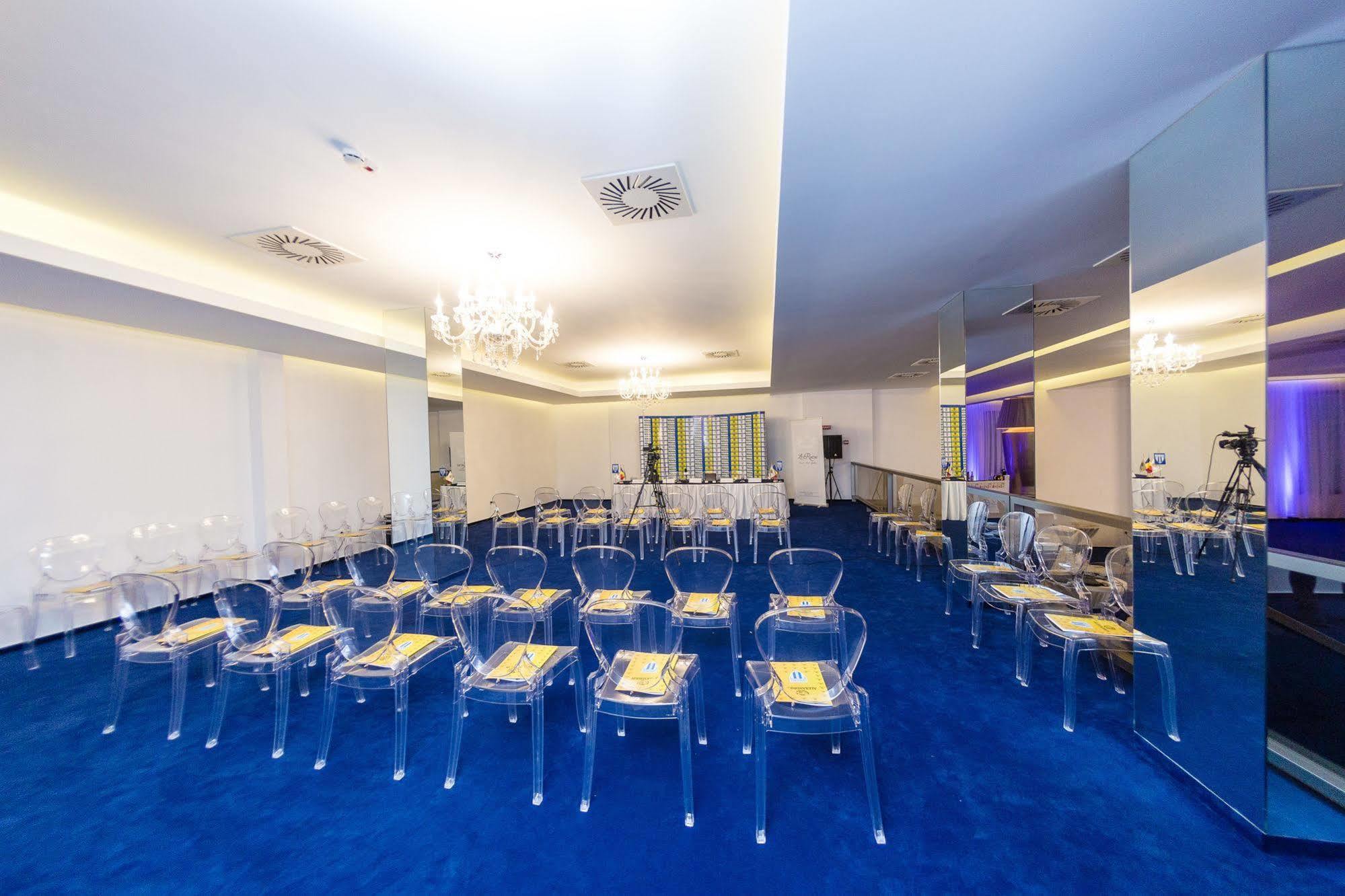 La Rocca Boutique Hotel Craiova Esterno foto